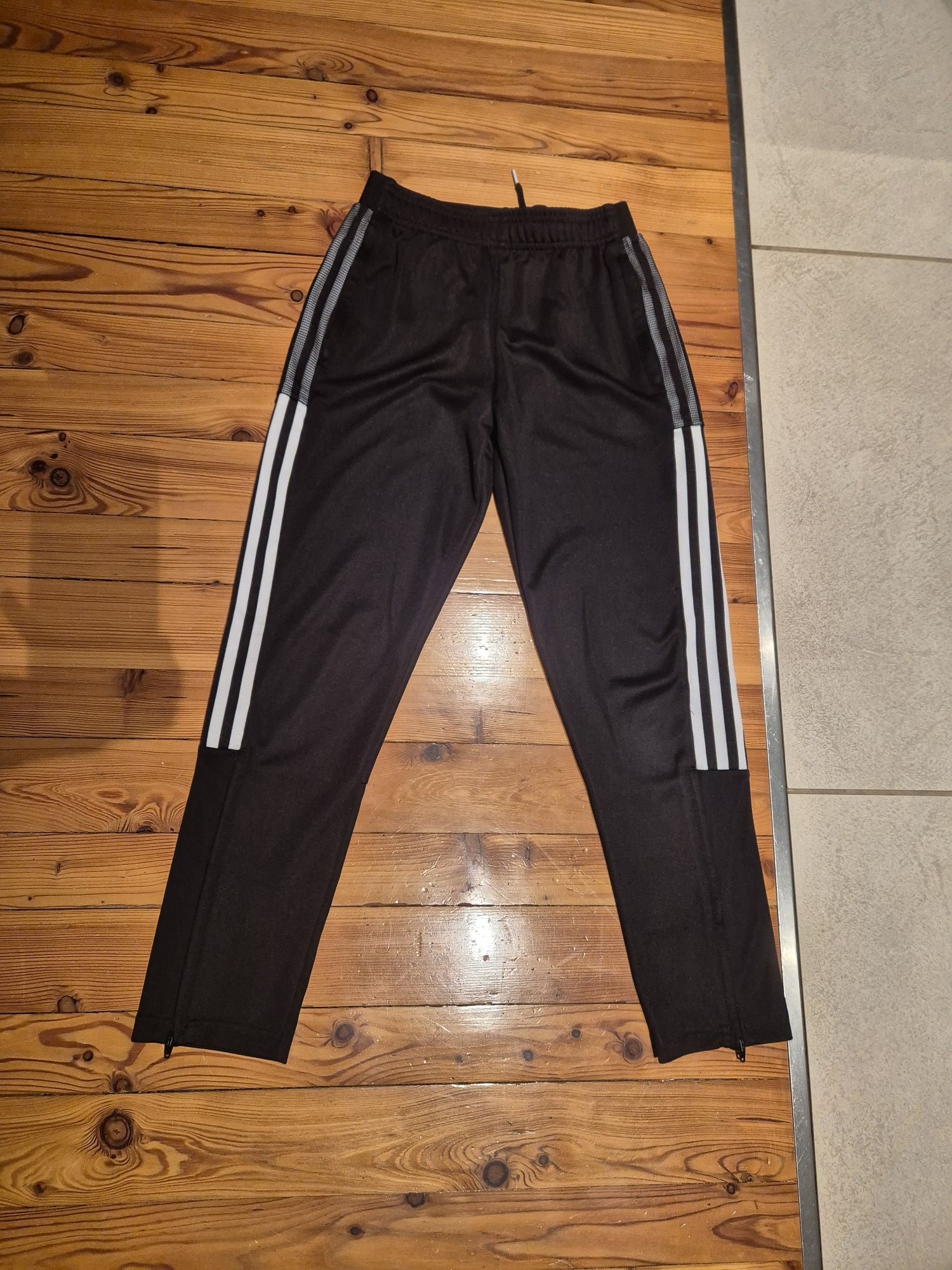 Spodnie dresowe Adidas Tiro 21 Junior 152 dresy spodenki