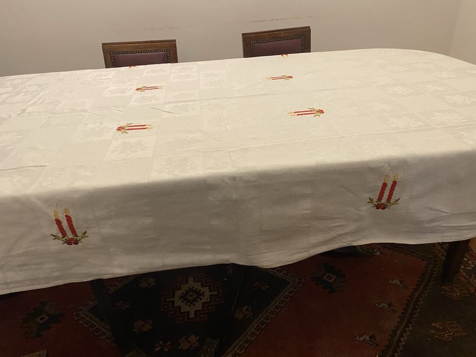 Toalha em linho com motivos natalicios