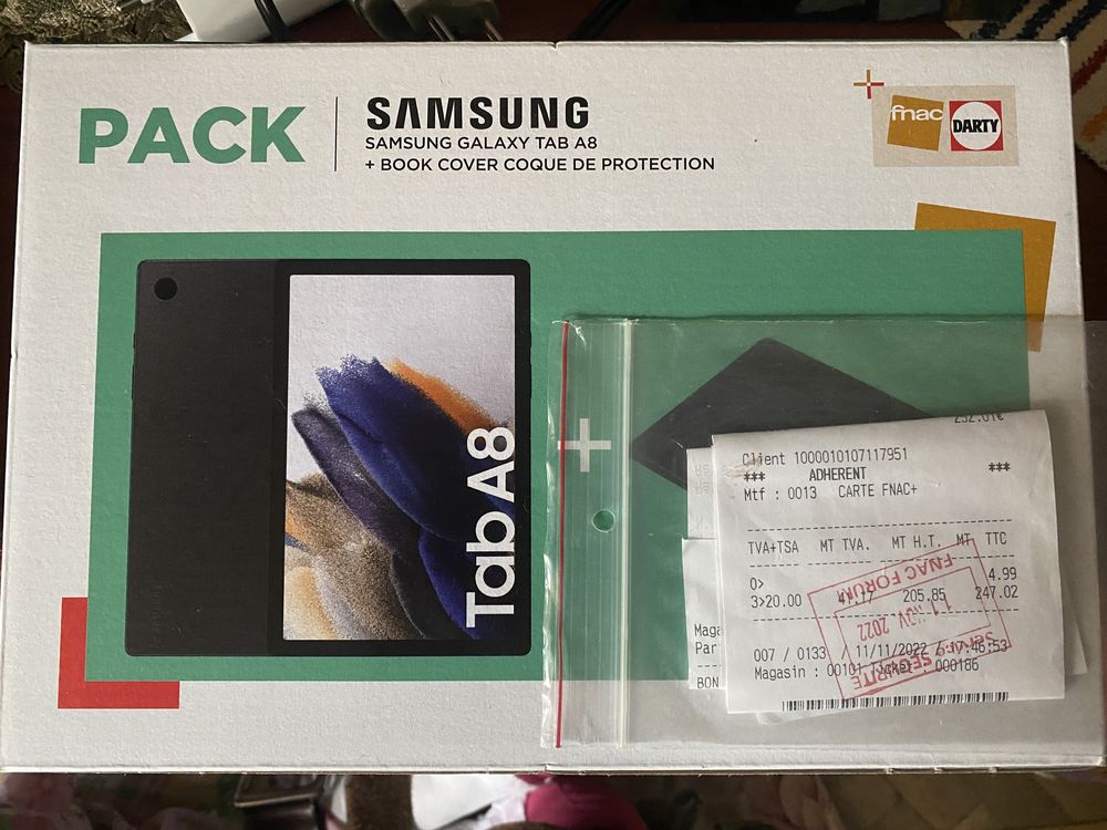 Планшет Samsung tab a8 з оригінальним чохлом.