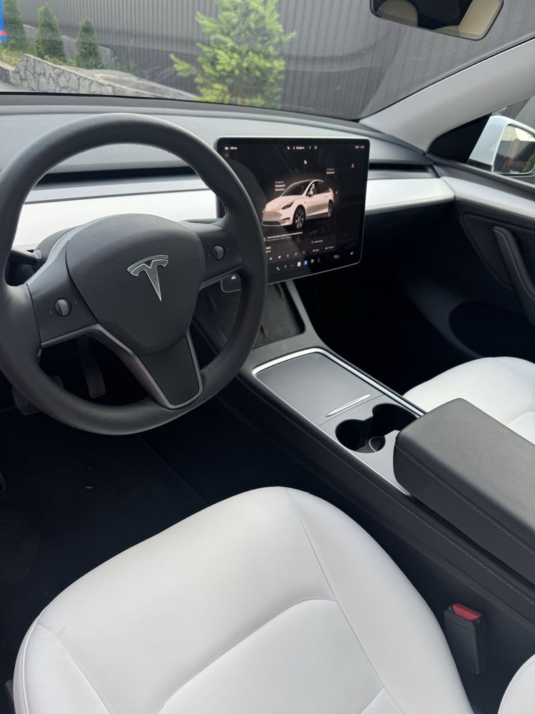Tesla model Y новая ! Идеал.