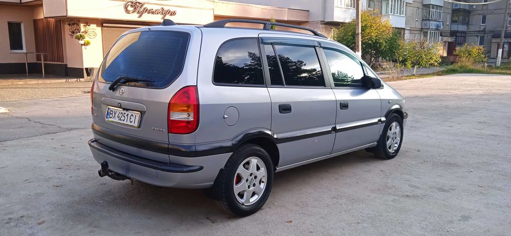 Мінівен Opel Zafira 2.00 л дизель 7 місць,