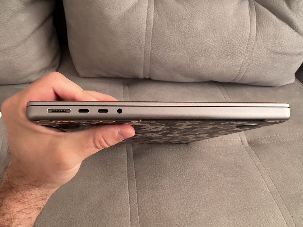 Продам Macbook 14 M1 512