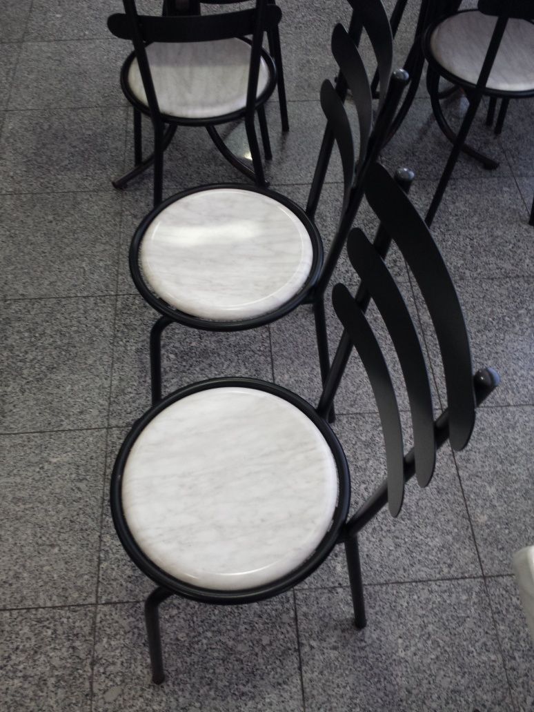 Vendo cadeiras de café.