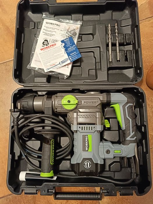 Młot udarowy, walizka+ wiertła i dłuta