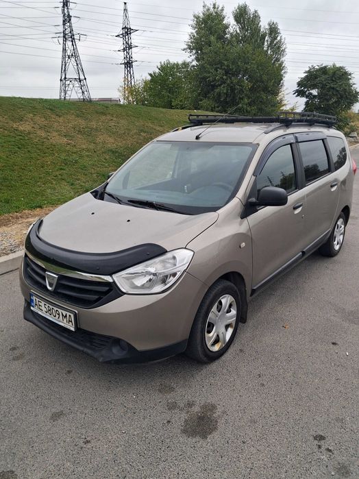 Продам dacia lodgy 1.6.Семь мест.Обслуживание Рено.Не бита не крашена.