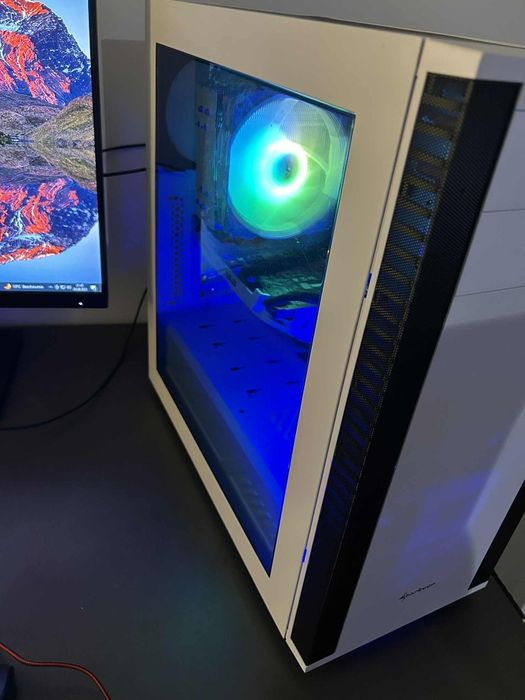 Komputer gamingowy plus monitor