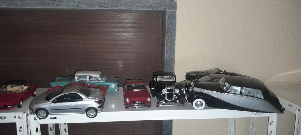 Mais de 100 Miniaturas 1/18 e outras escalas