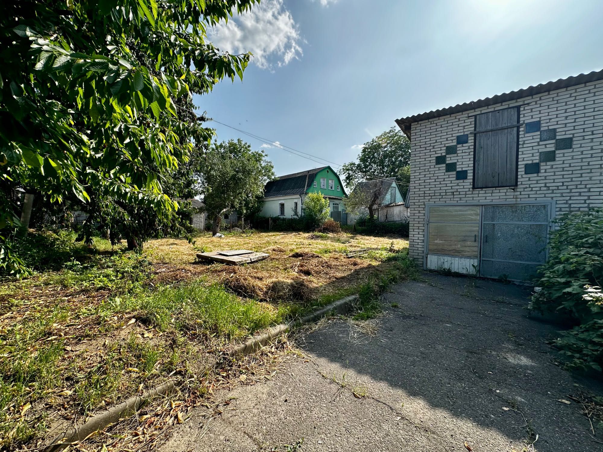 Цегляний будинок /  Гребінки / центр