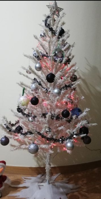 Árvore de natal branca, inclui enfeites