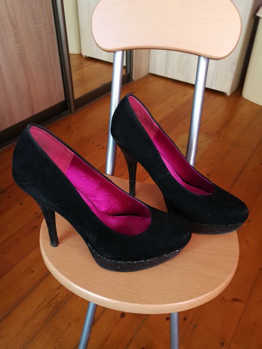 Туфлі (лабутени) на високих підборах