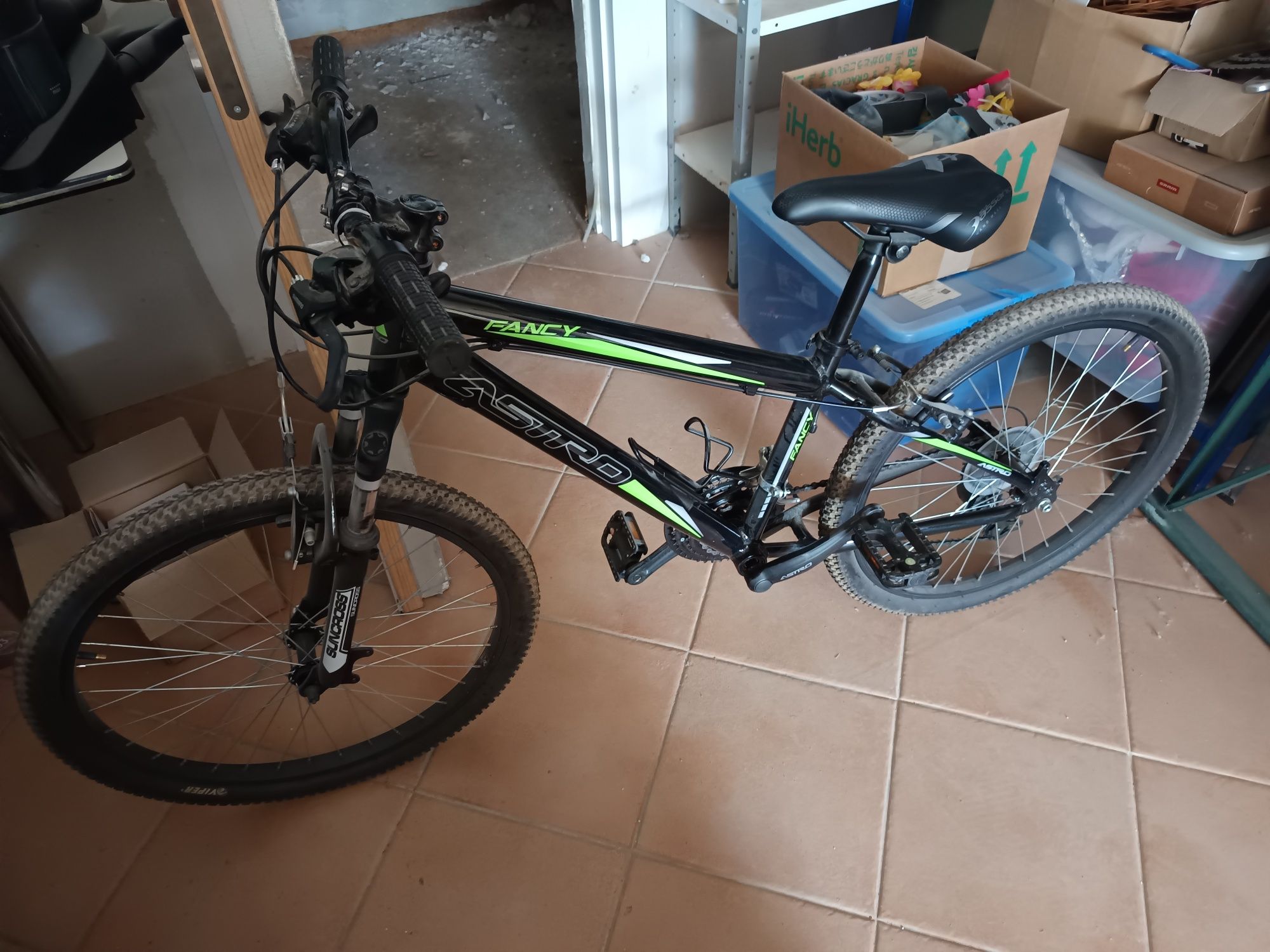 Bicicleta Astro tamanho 24
