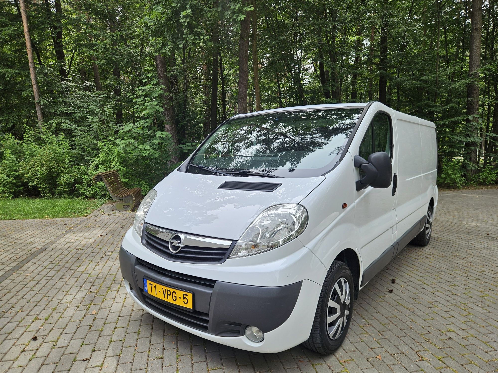 Opel_Vivario_L2H1_Long_bardzo_ładny_niski_przebieg_Klima!