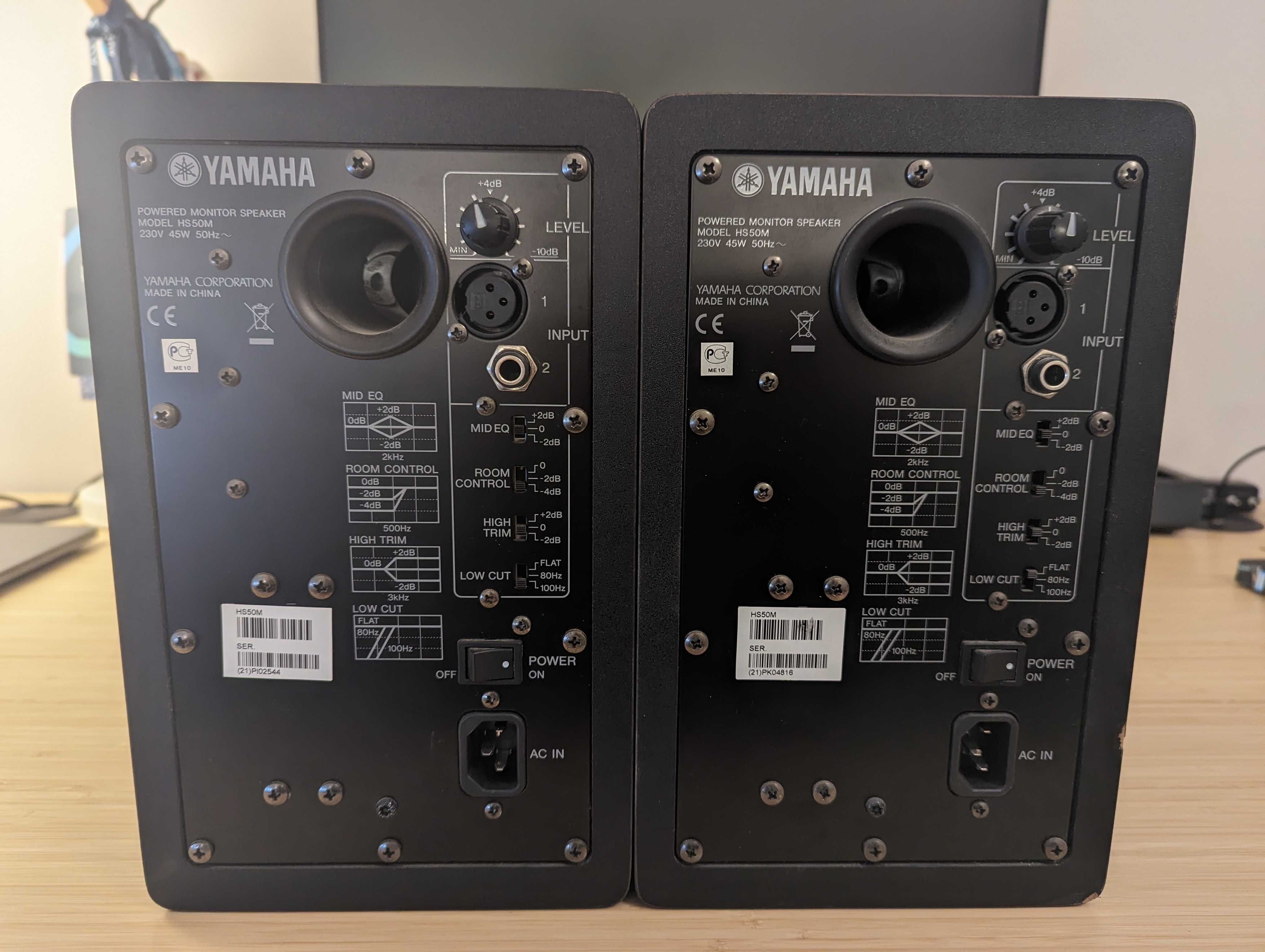 Monitores de estúdio Yamaha HS50M, com caixas originais