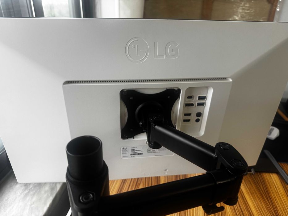 LG 27UN850-W Ultrafine Computer Monitor 27-Inch UHD 4K with desk mount