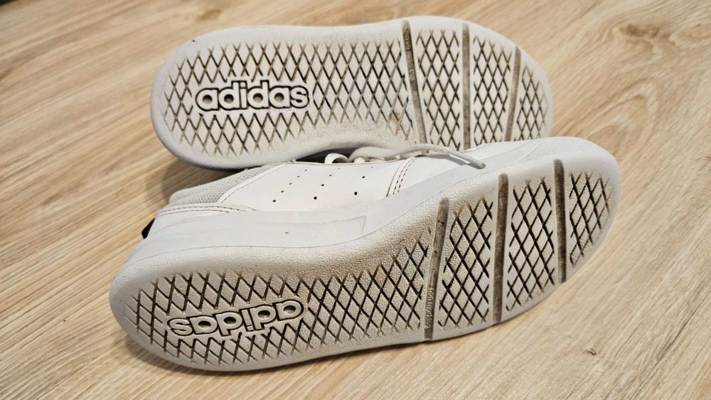 Buty adidas chłopięce 34 białe
