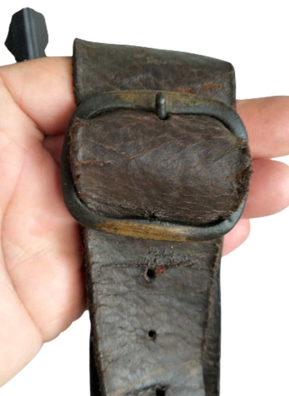 Raro cinto de caça com polvorinho e chumbeiro