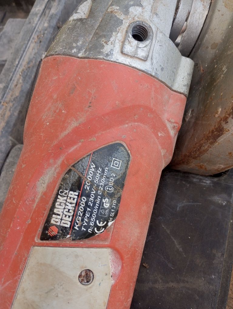 Szlifierka katowa KG2000 Black and Decker uszkodzona