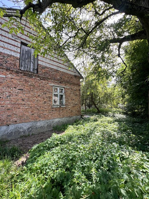 Продаж будинку біля Львова