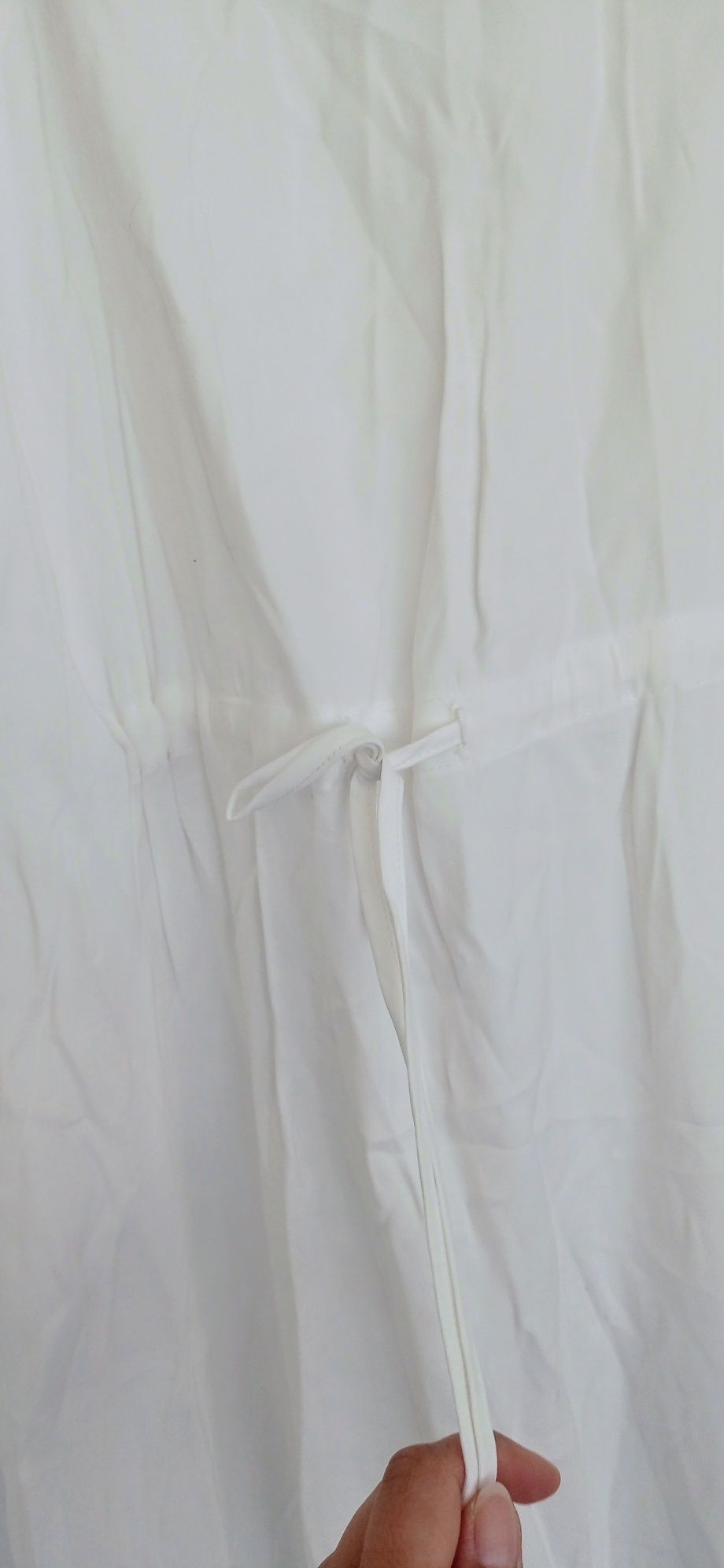 Biała sukienka maxi