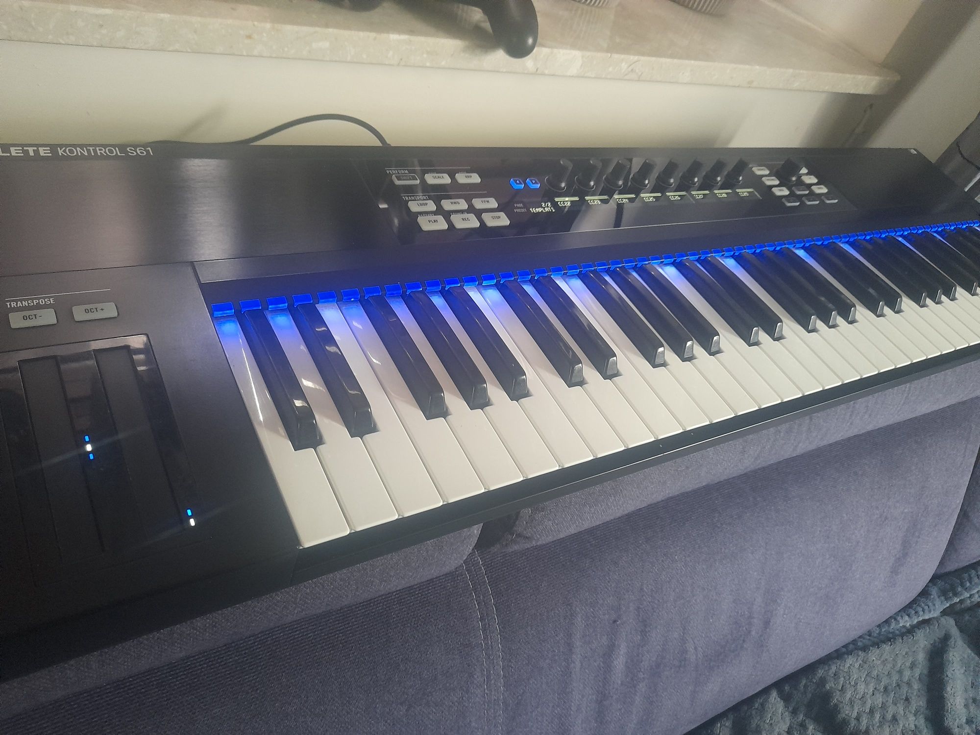 Kontroler midi komplete kontrol s61