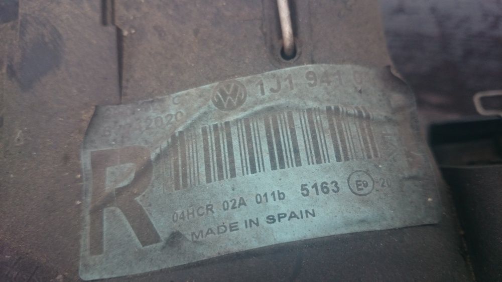 VW Golf 4 IV reflektor prawy przód Europa