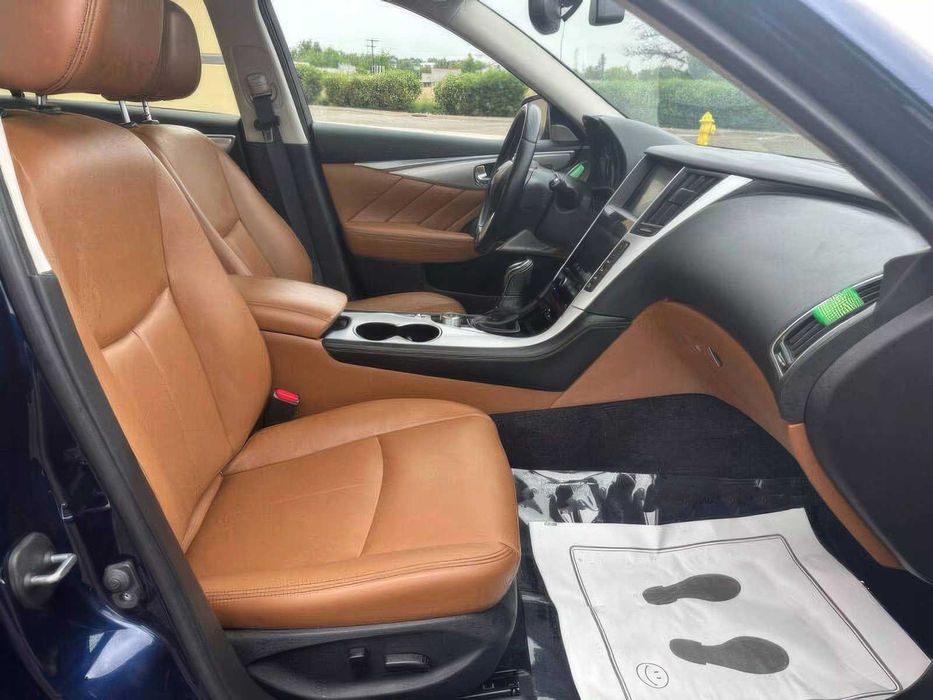 Infiniti Q50      2024