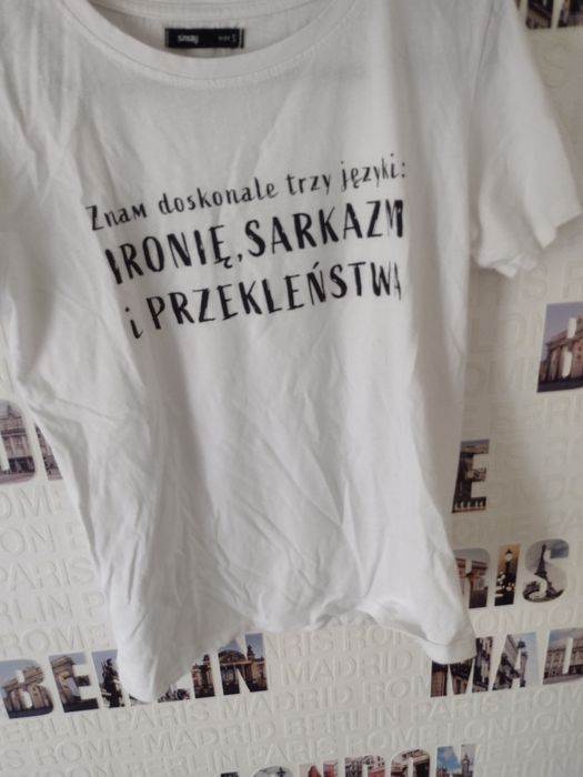 Biała koszulka z napisem