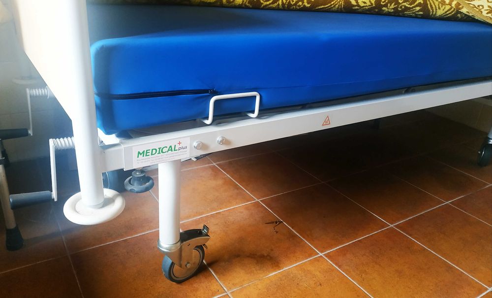 Cama articulada manual, colchão anti escaras,