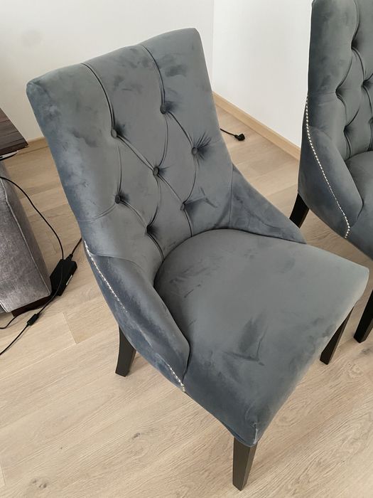 Krzesła  tapicerowane chesterfield