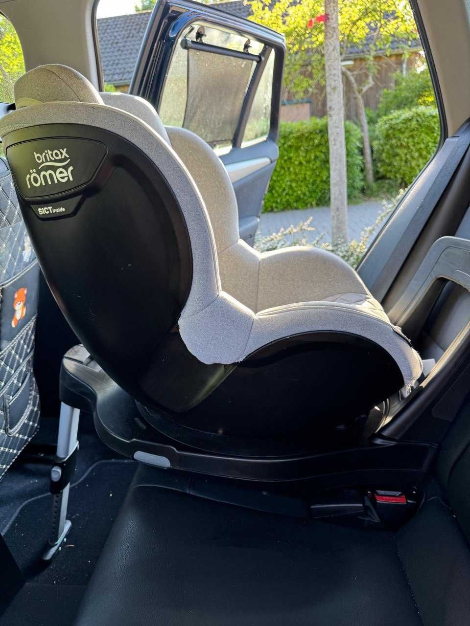 Автокрісло Britax romer dualfix m i-size