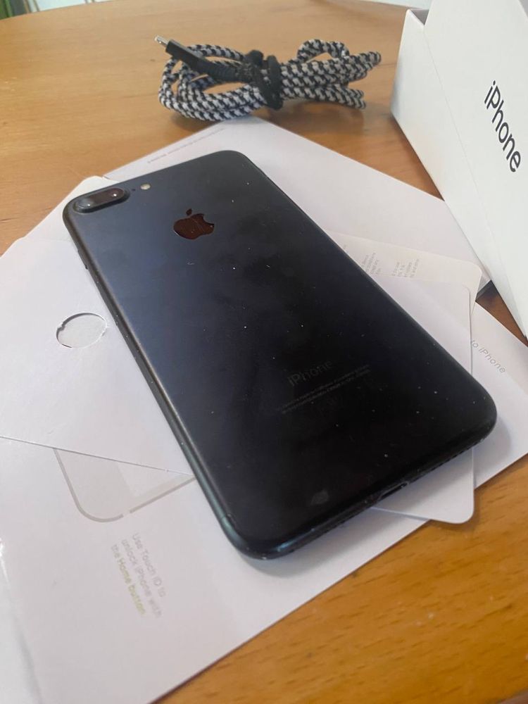 Sprzedam iPhone'a 7 Plus w bardzo dobrym stanie