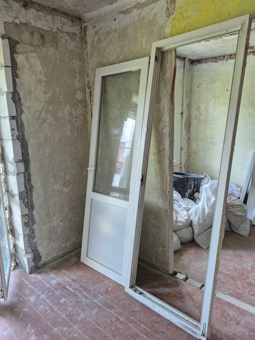 Продам двері металопластек балконні