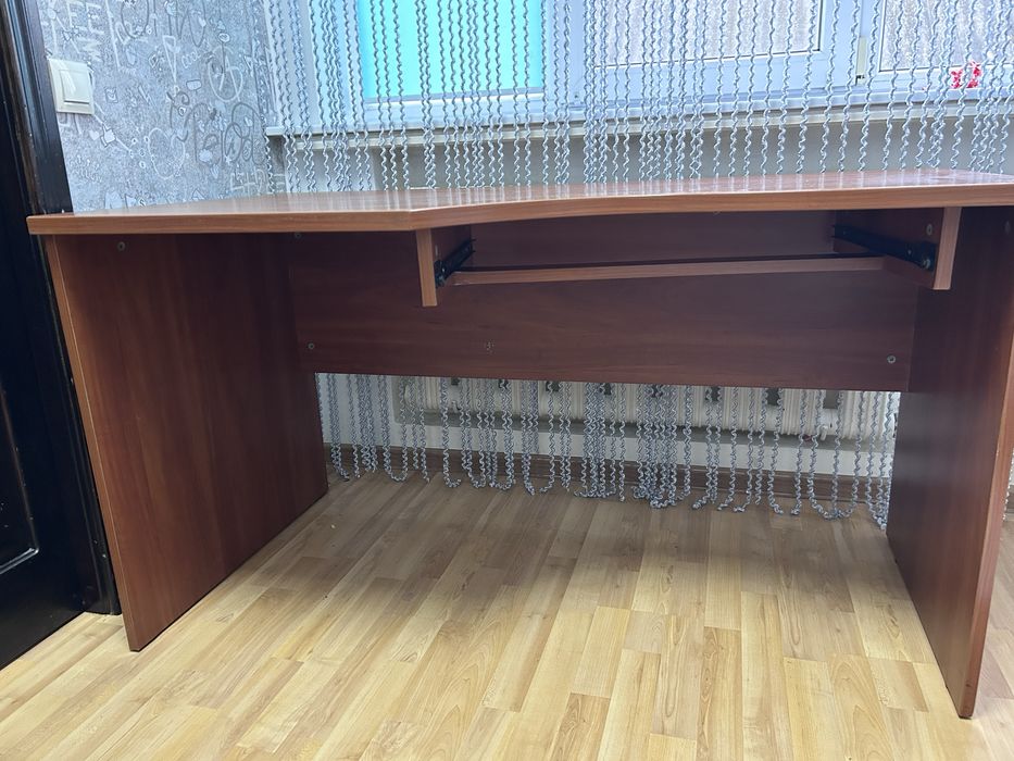 Якісний компютерний  стіл