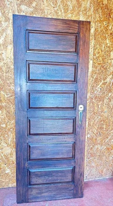 Tenho para venda 200 portas antigas, nenhuma com aro ou aduela