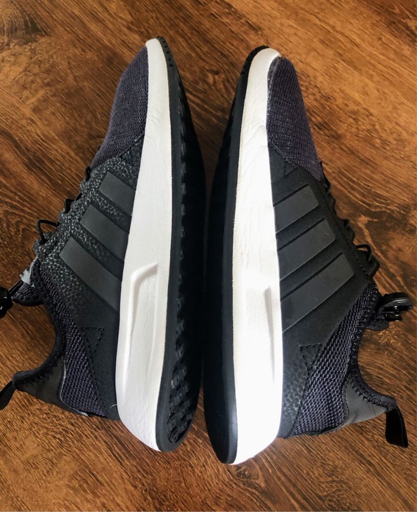 Кросівки жіночі Adidas р.36,5