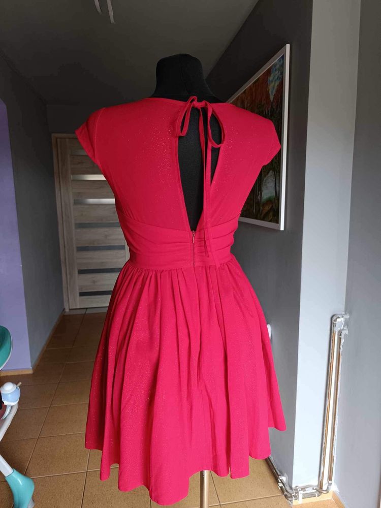 Sukienka czerwona klasyczna 36 S rozkloszowana elegancka