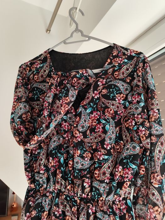 Sukienka letnia M/L ( zmysłowe  wiązanie na dekolcie)