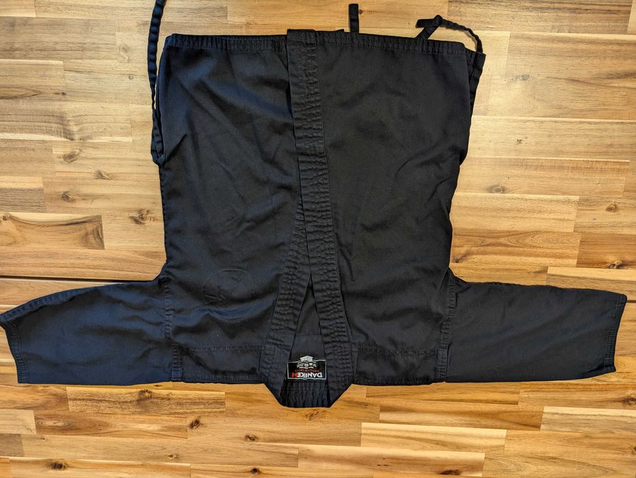 Kimono karatega judoga czarne 130cm Daniken