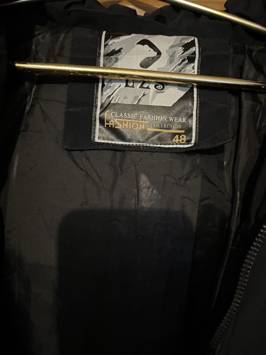 Чоловіча  чорна  куртка