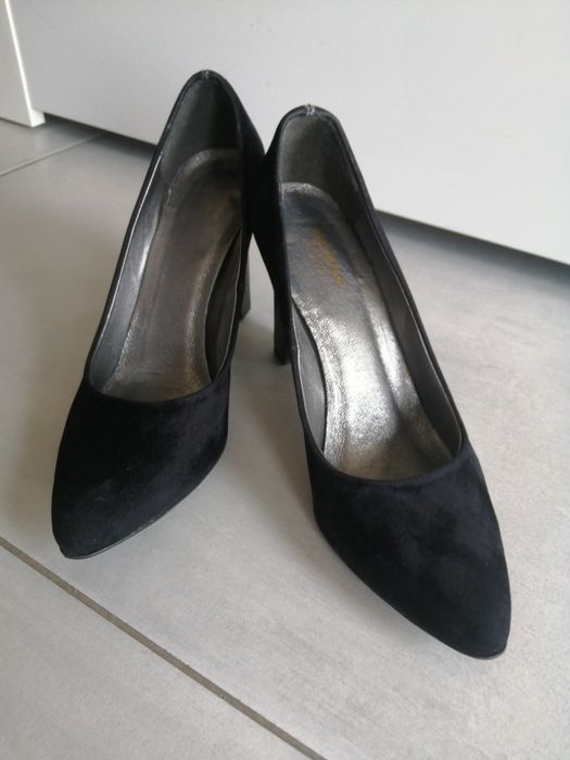 Czarne zamszowe szpilki  "Przybyła Wolsztyn" roz 39