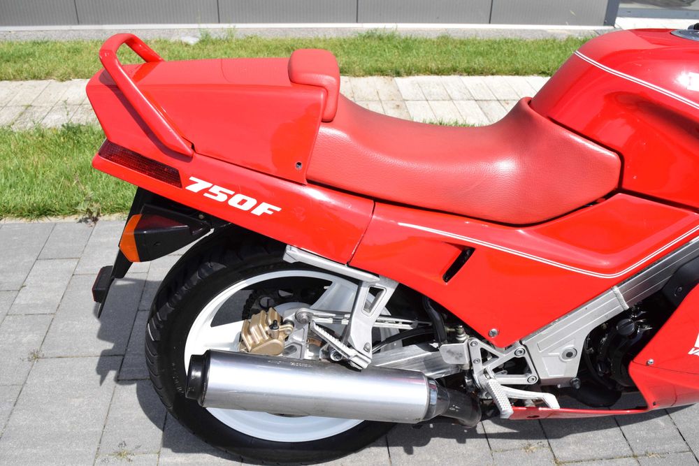 Honda VFR 750 bardzo ładny stan. 2 ręka, książka, dok. na km, z DE***