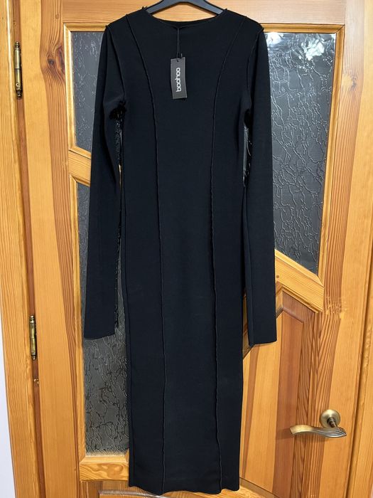 Чорне приталене плаття в рубчик бренду Boohoo, розмір xs,34-36