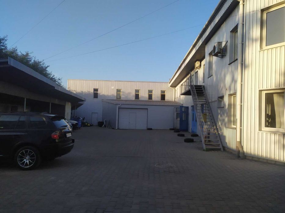 Продається автосалон та СТО з торговими приміщеннями