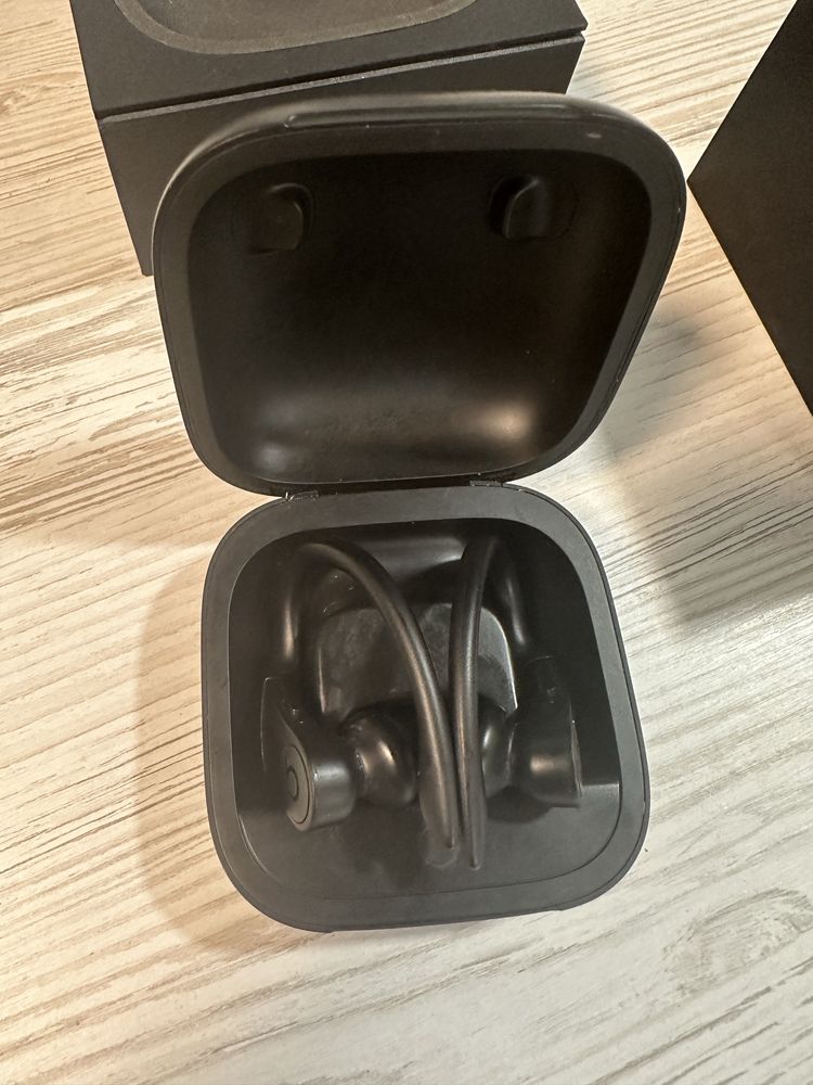Продам Powerbeats pro