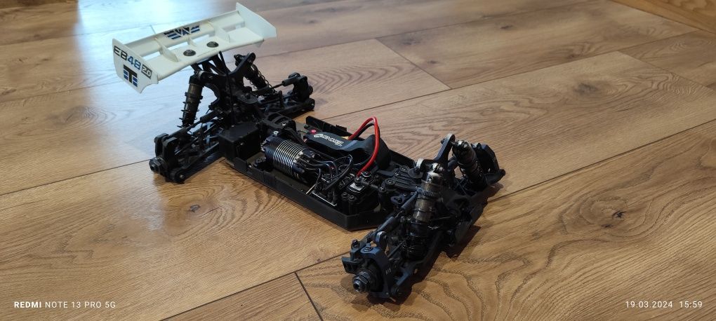 Model zawodniczy Tekno EB48 buggy 1/8+Hobbywing+Lipo+Ładowarka