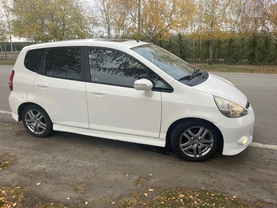Продаю авто HONDA JAZZ 2008 1.4.