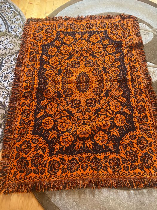 Wełniana narzuta 100% wełna – ciepła, naturalna, stylowa