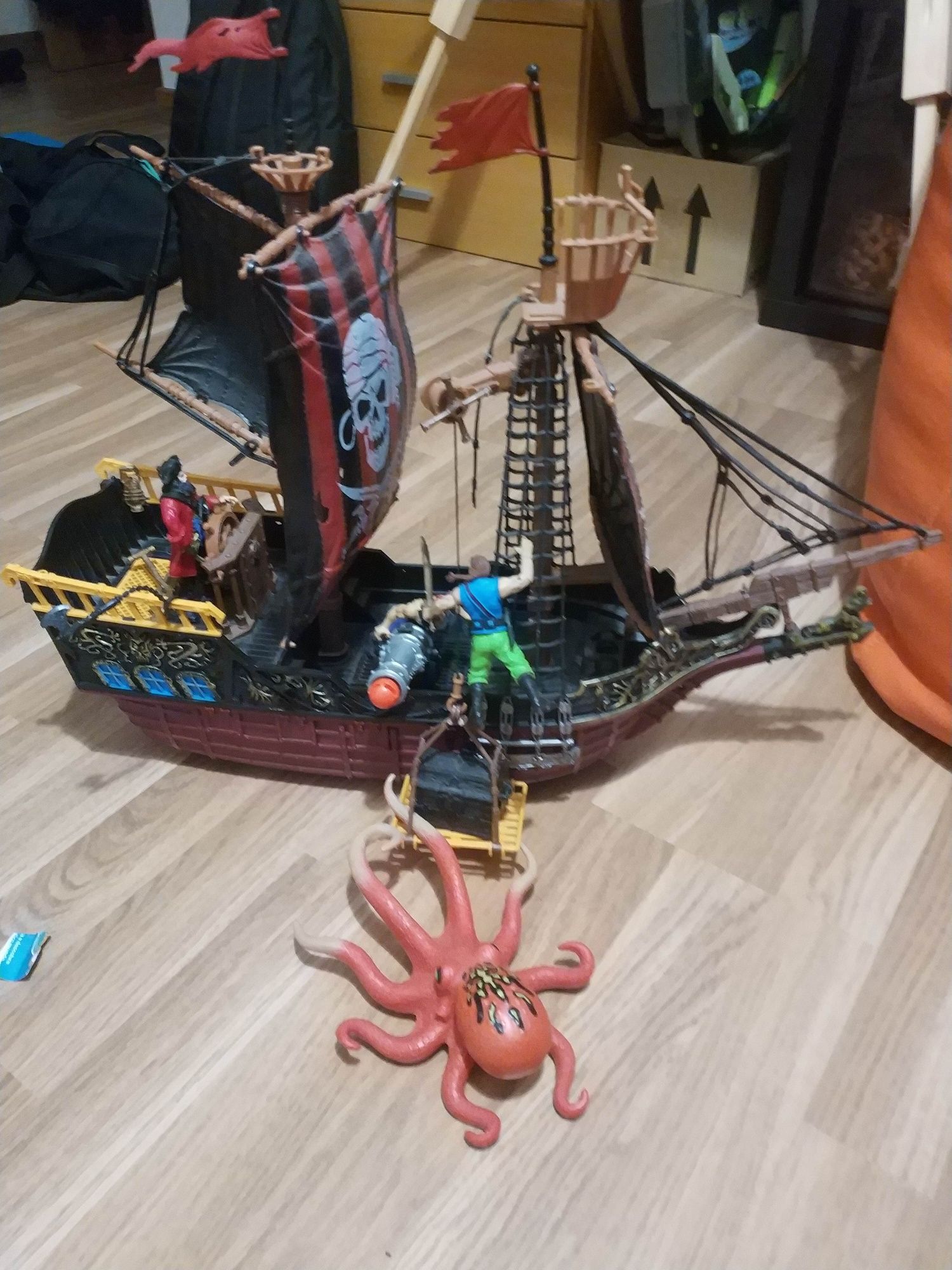 Barco de piratas como novo