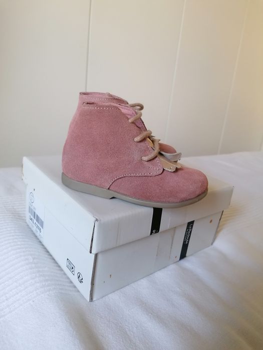 Sapatos de menina tamanho 21 nunca usados
