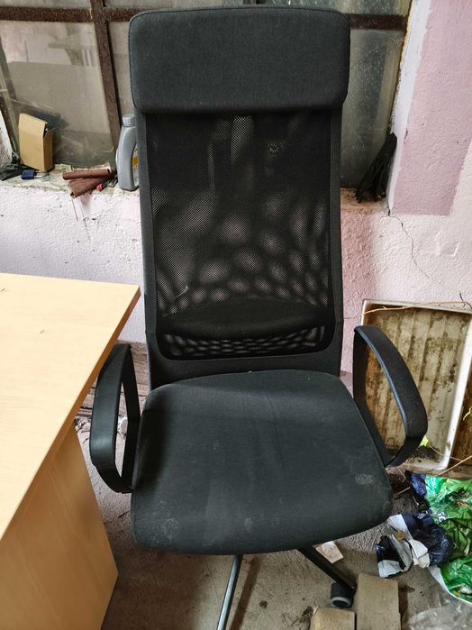 Meble biurowe, biurka, kontener, krzesła